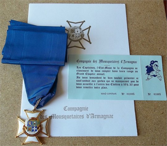 MÉDAILLE ET DIPLOME FRANC MACONNERIE COMPAGNIE DES MOUSQUETAIRES ARMAGNAC