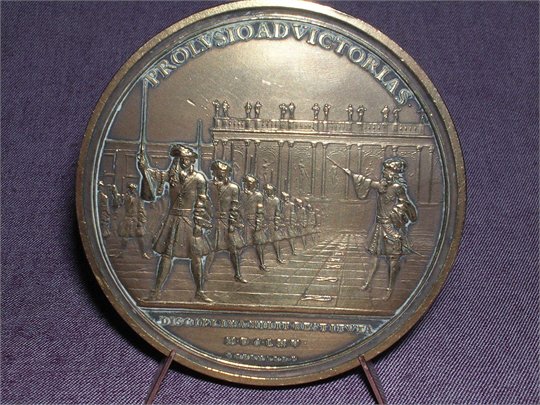 ANCIEN-médaille LOUIS XIV-la revue des mousquetaires-signée bernard et mauger