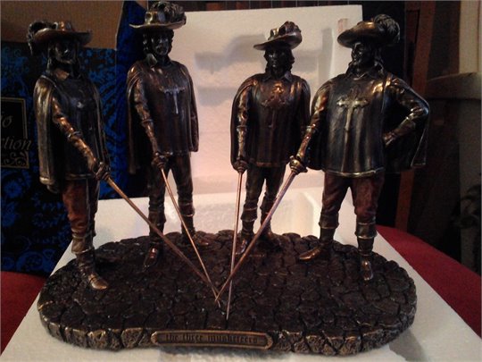 TROIS MOUSQUETAIRES STATUE SCULPTURE