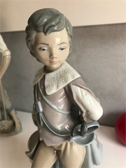 Figurine statuette LLADRO mousquetaire en porcelaine   2