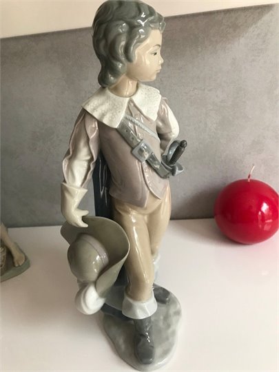 Figurine statuette LLADRO mousquetaire en porcelaine   2