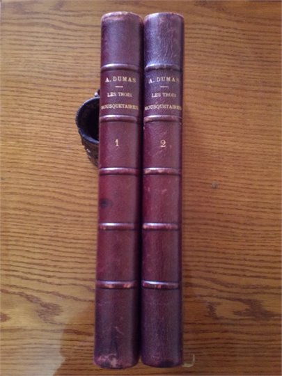 A.Dumas   Les Trois Mousquetaires (1894, rouge-brun)