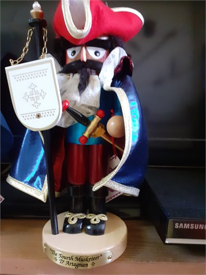 Steinbach Nutcracker d'Artagnan   2