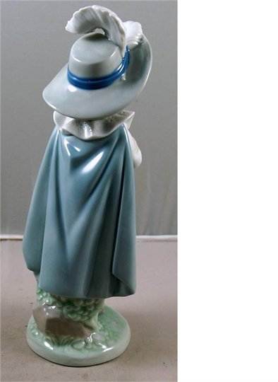 Nao Lladro Porcelain Swordsman Boy Musketeer