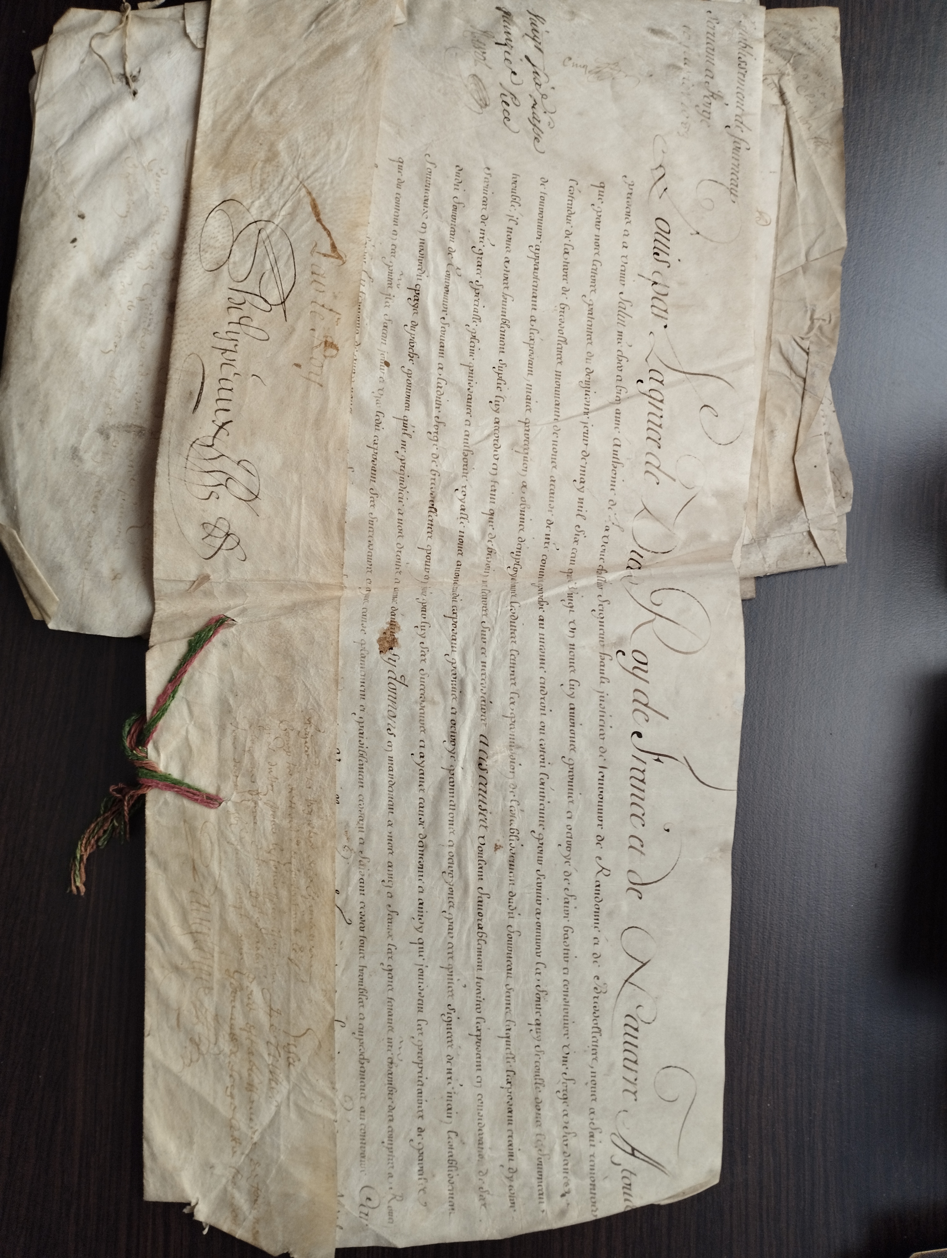 LOUIS XIV. Pièce signée (secrétaire) 5 documents, parchemin,  1683