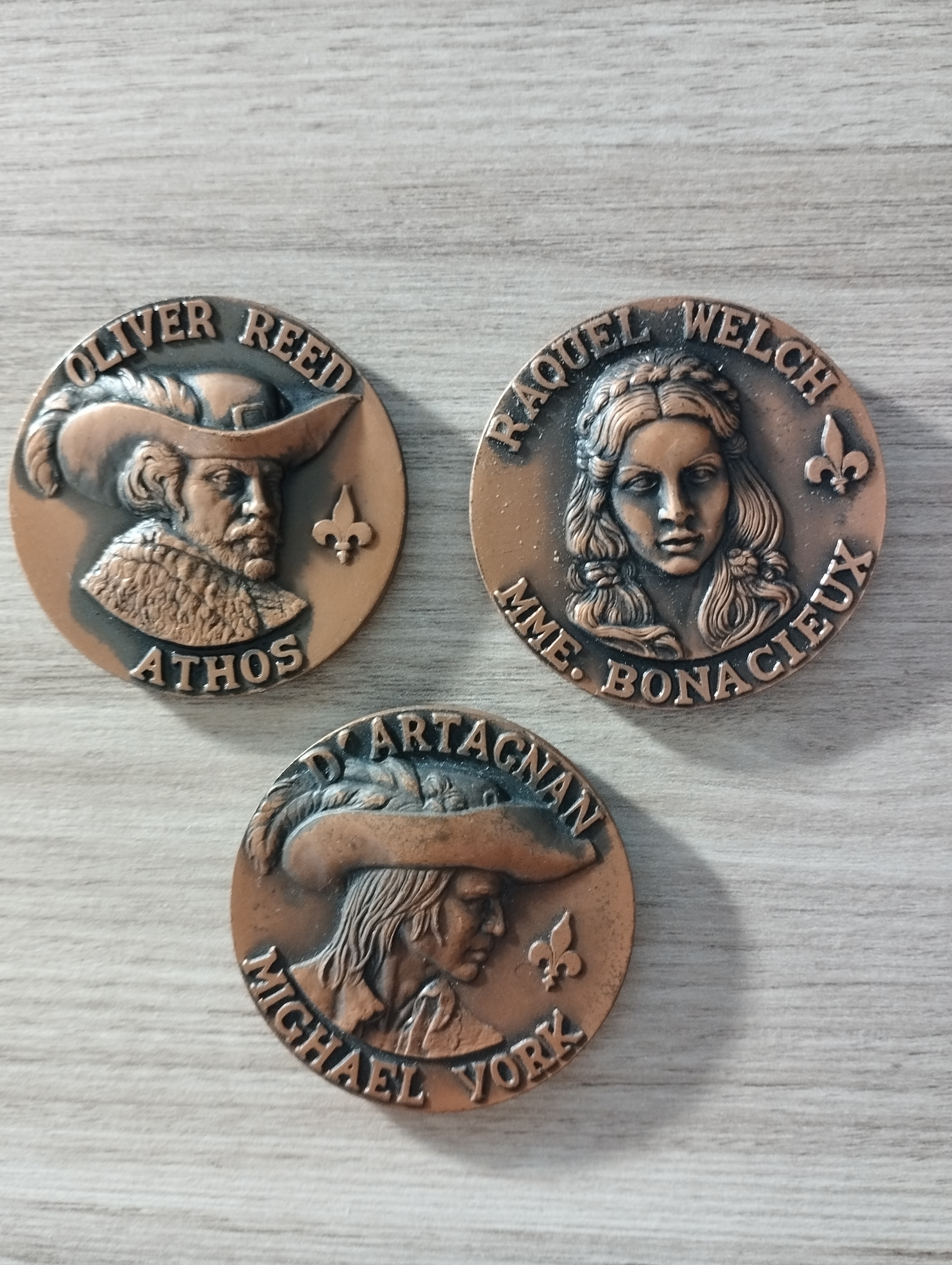 médaille "Raquel Welch - Mme Bonacieux"